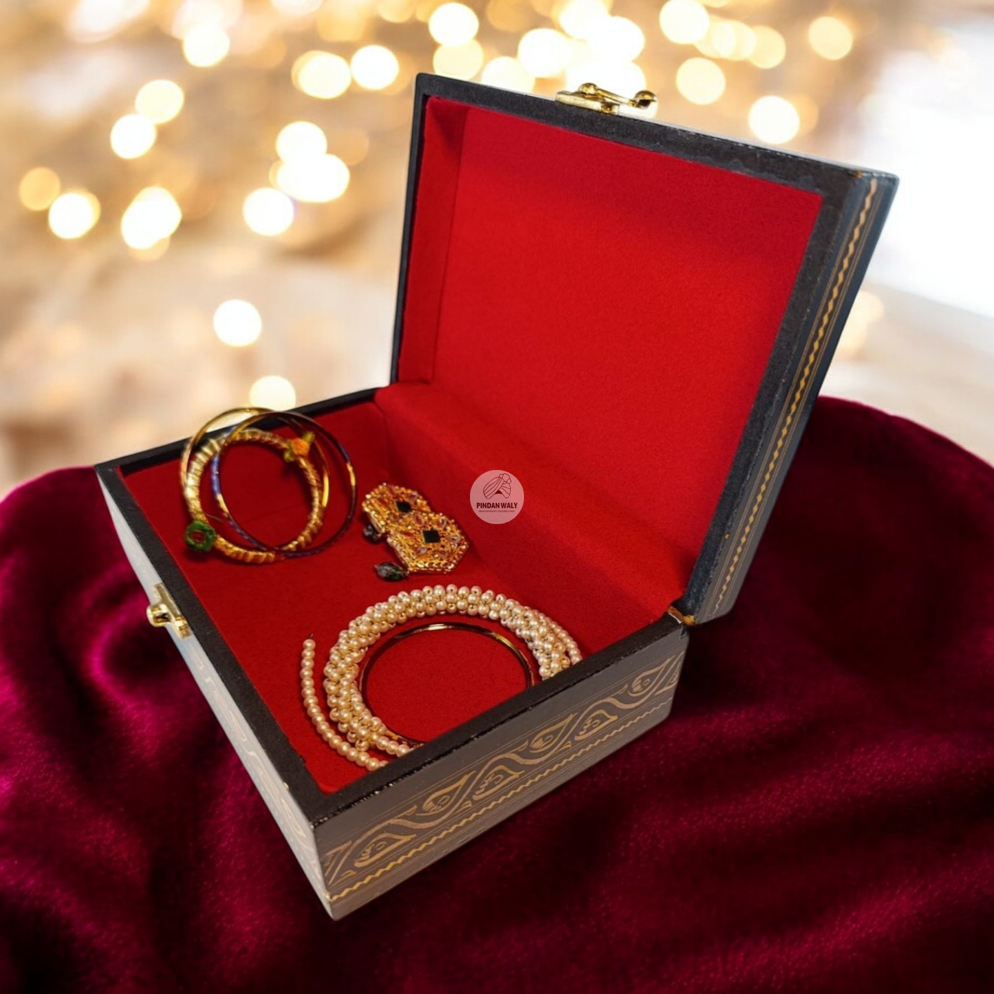Handcrafted Jewelry Box with Naqshi Art – Timeless Elegance